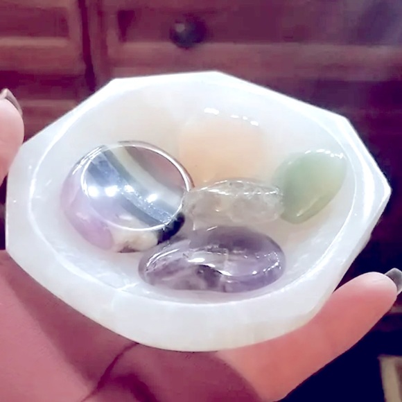 Quality selenite bowl - Picture 5 of 6